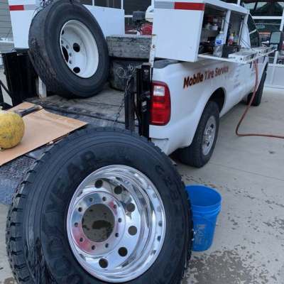 Mobile tire service in action
